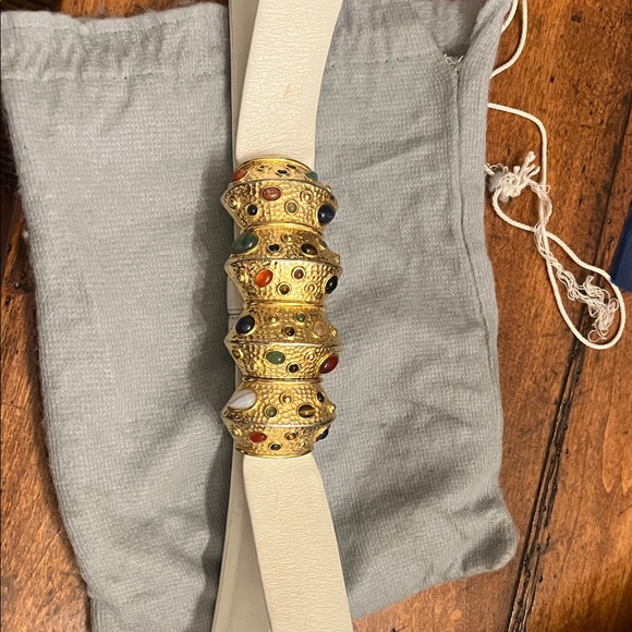 Judith Leiber Elegant White Belt with Gold Accents - Picture 7 of 9